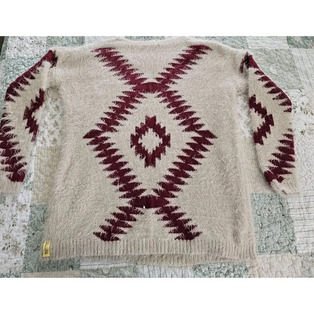 Tea n Rose Woman's Medium/Large Scoop‎ Neck Sweater